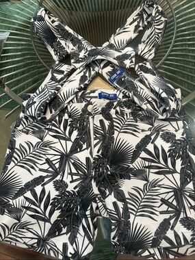 Black & White Tropical Athletic Shorts and harness like new by Code 22